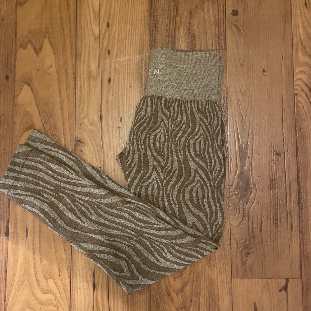NWOT NVGTN Seamless Leggings